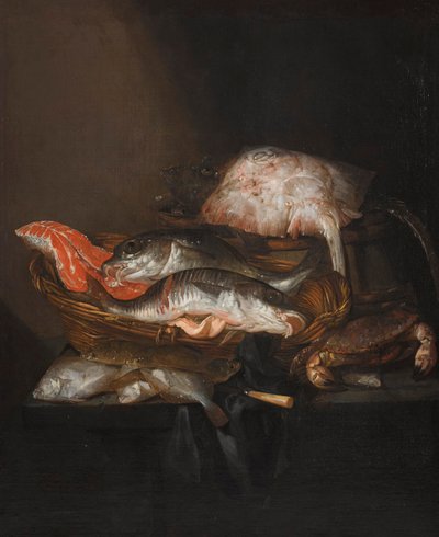 Holandês: Visstilleven Natureza morta com uma raia num barril, um bife de salmão, uma perca de lúcio e um escamudo num cesto, com solhas, uma faca e um caranguejo numa mesa coberta de Abraham van Beijeren