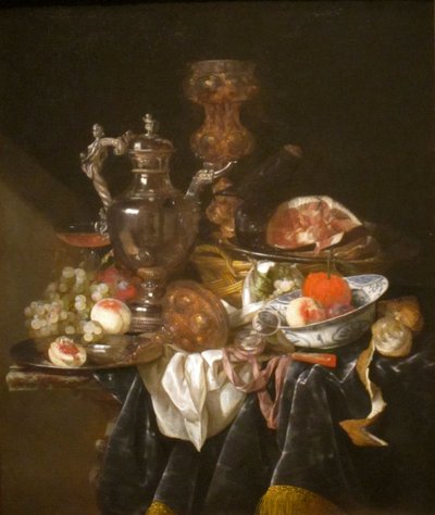 Jarro de vinho prateado, fiambre e fruta de Abraham van Beijeren