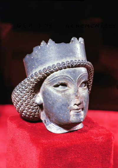 Cabeça de um príncipe, de Persépolis, do século IV aC Lápis-lazúli ver também 226189 de Achaemenid