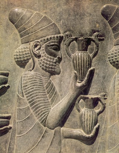 Phoenician carregando dois vasos como uma oferta, detalhe do friso de relevo na escada leste para o Apadana, período Achaemenian, c.515 BC de Achaemenid