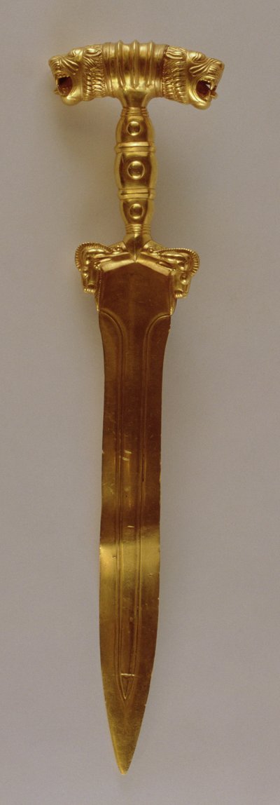 Espada com decoração de punho de cabeça de leão duplo, de Hamadan, Irã (ouro) de Achaemenid
