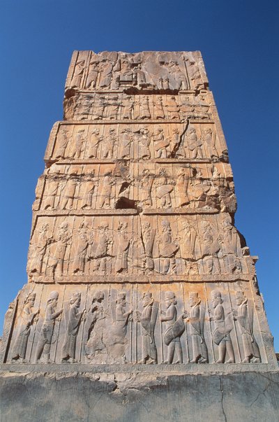 Entrada oeste do Salão das Cem Colunas, representando fileiras de dignitários apoiando o Rei no topo de Achaemenid