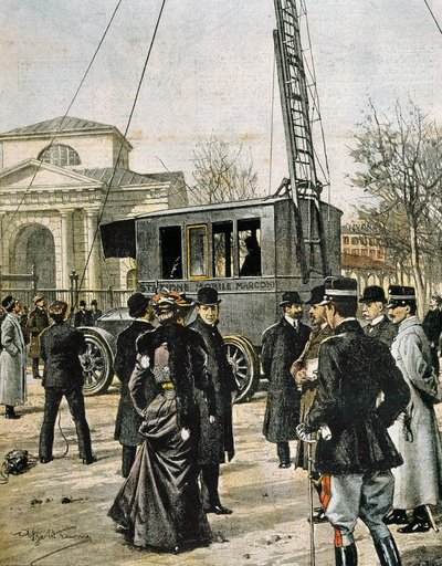 Guglielmo Marconi assiste em Milão ao teste da primeira Stazione Radio Mobile. Ilustração de Achille Beltrame para "Domenica del Corriere" (1906). Gravura. de Achille Beltrame