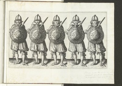 O exercício de escudo e espiga: cinco soldados em pé lado a lado em linha com o florete na mão direita e o escudo na frente do peito (nº 32), 1618 O Nassausche Wapen-Handelinge, van Schilt, Spies, Rappier andde Targe: beyde figuerlick retratado de Adam van Breen