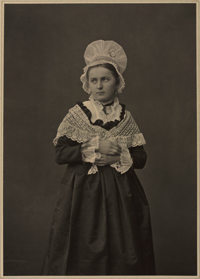 Mulher de vestido Lorraine de Adolphe Braun