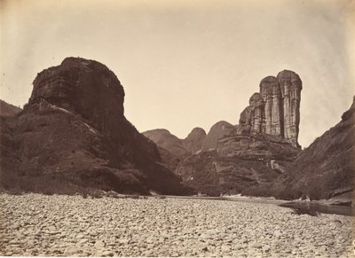 Montanha de pedra empilhada perto de Sing Chang, ca. 1869. de Afong Lai