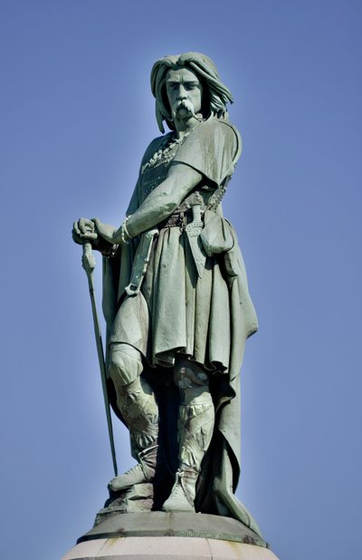 Estátua colossal de Vercingetorix (72-46 a.C.), líder galego - Escultura de Millet Aime (1819-1891) 6,60 m de altura erige em 1865 na parte oeste do Mont Auxois (base 7 m de altura por Viollet Le Duc) Alise Sainte Reine 1865 de Aime Millet