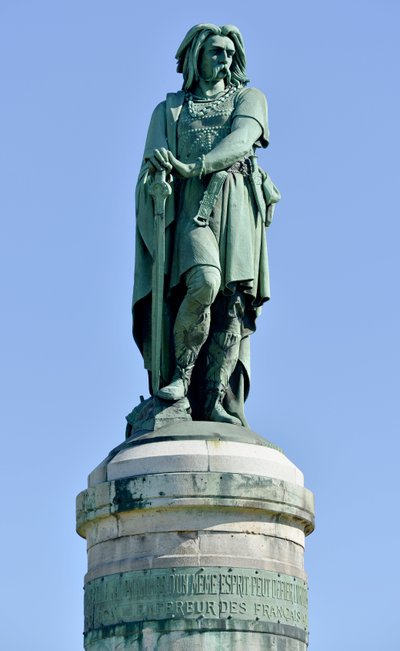 Estátua colossal de Vercingetorix (72-46 a.C.), líder galego - Escultura de Millet Aime (1819-1891) 6,60 m de altura erige em 1865 na parte oeste do Mont Auxois (base 7 m de altura por Viollet Le Duc) Alise Sainte Reine 1865 de Aime Millet