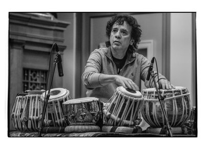 Zakir Hussain no Centro Sinfónico Schermerhorn, Nashville, 2018 (foto) de Alan Messer