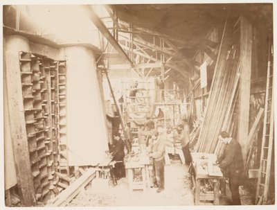 Homens trabalhando durante a construção da Estátua da Liberdade, Paris, 1883 de Albert Fernique