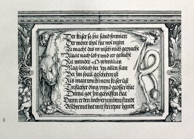 O Arco do Triunfo do imperador Maximiliano I da Alemanha 1459-1519: detalhe do esquema decorativo mostrando uma pele de leão com uma inscrição elogiando as conexões da família dos imperadores, pub. 151718 xilogravura de Albrecht Dürer