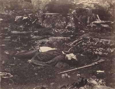 O último sono de um atirador de elite, Gettysburg, Pensilvânia, julho de 1863 (foto) de Alexander Gardner
