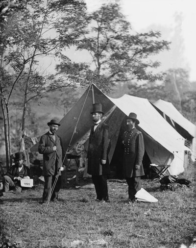 Abraham Lincoln com Allan Pinkerton e o major-general John A. McClernand, 1862 de Alexander Gardner
