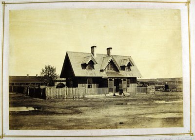 Casa do Coronel Bullock, comerciante indiano, Fort Laramie, 1868 (impressão de albume) de Alexander Gardner