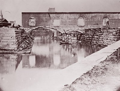 Ruínas perto de Canal Basin, Richmond, 1865. de Alexander Gardner