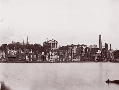 Ruínas na margem norte do canal, Richmond, 1865. de Alexander Gardner