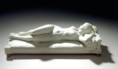 Figura de biscoito Sevres de um nu reclinado, &39;Le Repos&39; de Alfred Boucher