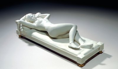 Figura de biscoito Sevres de um nu reclinado, &39;Le Repos&39; de Alfred Boucher