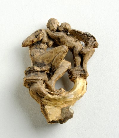 Maquete para um Arco de Chave com um Sussurro de Cupido para uma Menina Sentada: três esboços para o Grupo Central (gesso) de Alfred Gilbert