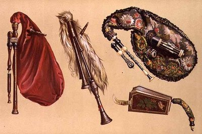 Gaitas de foles: quatro incluindo uma Cornemuse, uma Calabrian e uma Musette, de 