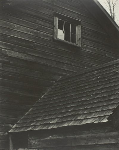 Barn-Lake George, 1922. de Alfred Stieglitz