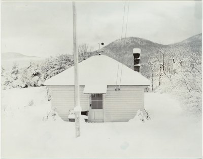 Primeira neve e a casinha de Alfred Stieglitz