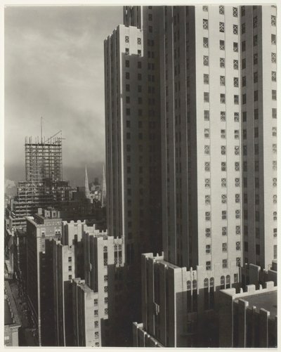 De minha janela no Shelton, West, 1931. de Alfred Stieglitz