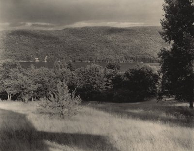 Lake George visto da colina de Alfred Stieglitz