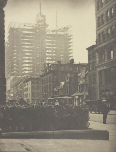 Velha e Nova York, 1910. de Alfred Stieglitz