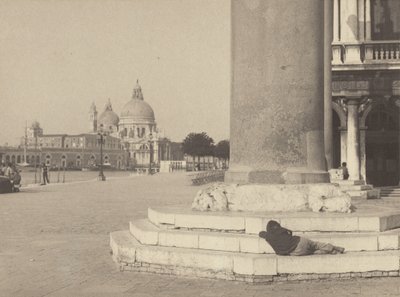 Na praça, às 6 da manhã. de Alfred Stieglitz