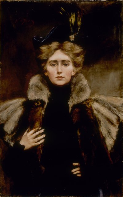 Natalie em capa de pele de Alice Pike Barney