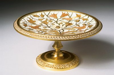 Copo no pedestal de Alphonse Gustave Giroux