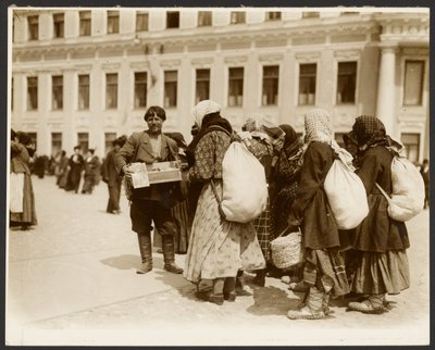 [Fotografias da viagem de estudo à Rússia utilizadas para a pintura "A abolição da servidão na Rússia" (1914), do "Ciclo Epopeia dos Eslavos, Moscovo"]. de Alphonse Maria Mucha