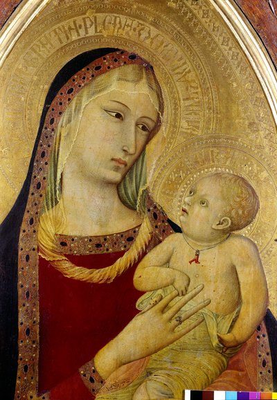 Virgem e Criança, detalhe. Tríptico de São Procurador. A Madonna usa um véu e um anel no dedo da mão. Jesus Cristo usa um colar com um pingente de coral. Pintura de Ambrogio Lorenzetti (1285-around 1348) de Ambrogio Lorenzetti