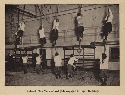 Escolas atléticas de Nova Iorque envolvidas em escalada por corda (foto a p/b) de American Photographer (after)