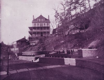 Basin Springs, Eureka Springs, Arkansas, na Estrada de Ferro St Louis e São Francisco (foto a p/b) de American Photographer (after)