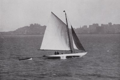 Califórnia: Baía de São Francisco, com silhueta de Telegraph Hill e Russian Hill em fundo (foto a p/b) de American Photographer (after)