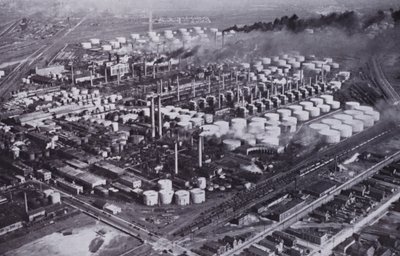 Chicago: Uma Refinaria de Petróleo Vizinha do Ar (foto a p/b) de American Photographer (after)