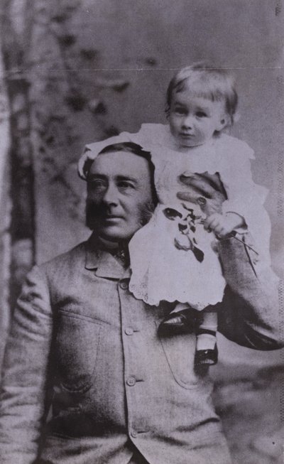 Franklin D Roosevelt, político americano e 32º presidente dos Estados Unidos, quando criança com seu pai de American Photographer (after)