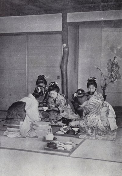 Geishas ao jantar em uma casa de chá (foto a p/b) de American Photographer (after)