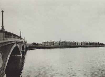 Universidade de Harvard: John Weeks Bridge e Graduate School of Business Administration (foto a p/b) de American Photographer (after)
