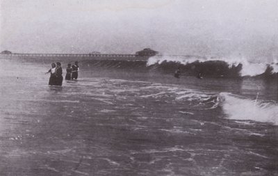 Old Orchard Beach, Maine: O surf (foto a p/b) de American Photographer (after)