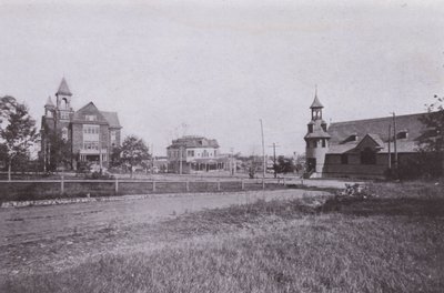 Old Orchard Beach, Maine: Câmara Municipal e Biblioteca Pública; Correios; Igreja RC de Santa Margarida (foto a p/b) de American Photographer (after)