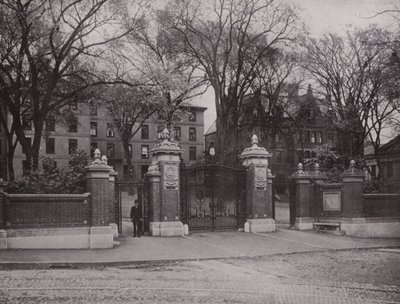 Providence, Rhode Island: Van Wickle Gate, Brown University (foto a p/b) de American Photographer (after)