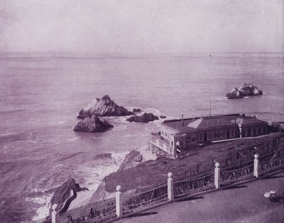 Seal Rocks and Cliff House at the Golden Gate, San Francisco (foto a p/b) de American Photographer (after)