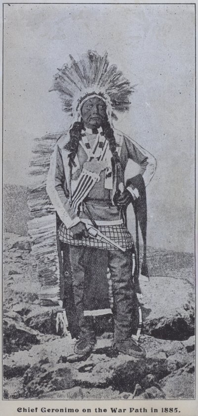 O chefe Apache Geronimo no caminho da guerra em 1885 (foto a p/b) de American Photographer (after)