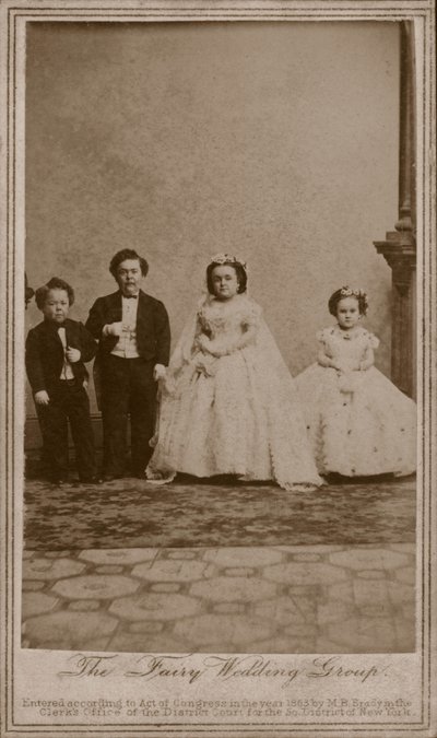 Fotografia de casamento de Charles Sherwood Stratton, humorista americano conhecido como General Tom Thumb, e sua esposa, Lavinia Warren. de American Photographer (after)