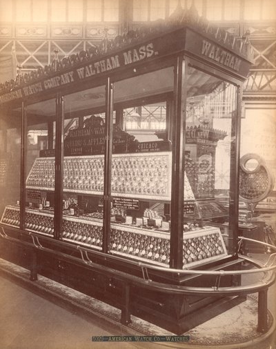 American Watch Co.s Exhibit, Edifício Principal, Exposição Internacional do Centenário, Filadélfia, 1876 (albumen print) de American Photographer