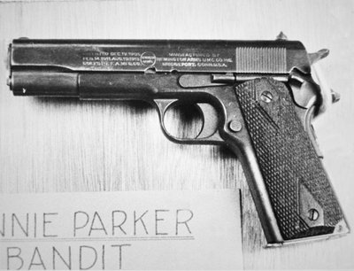 Pistola Bonnie Parker (1910-34) de American Photographer