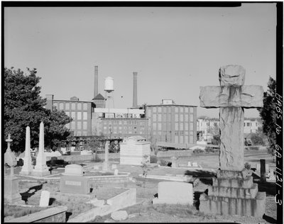 Cabbagetown District (Vista Geral), Boulevard, Pearl Street, Memorial Drive, & Railroad tracks, Atlanta, Fulton County, GA (foto a p-b) de American Photographer